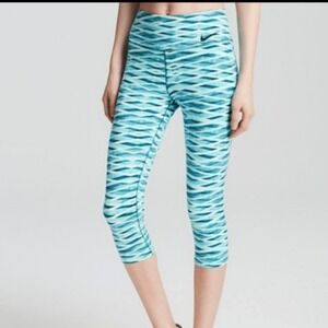 Nike Dri-Fit Turquoise Pattern Running Crops‎ sz M